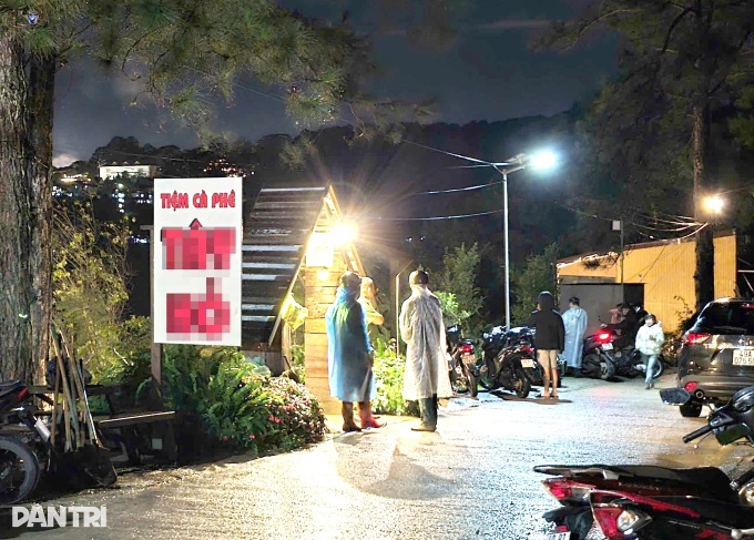 Landslide in Dalat kills two tourists - 1