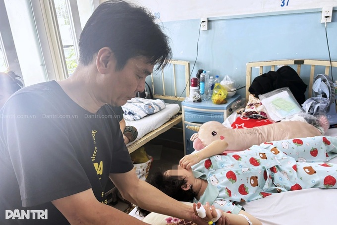 Father’s desperate plea to save daughter in Ho Chi Minh City - 3