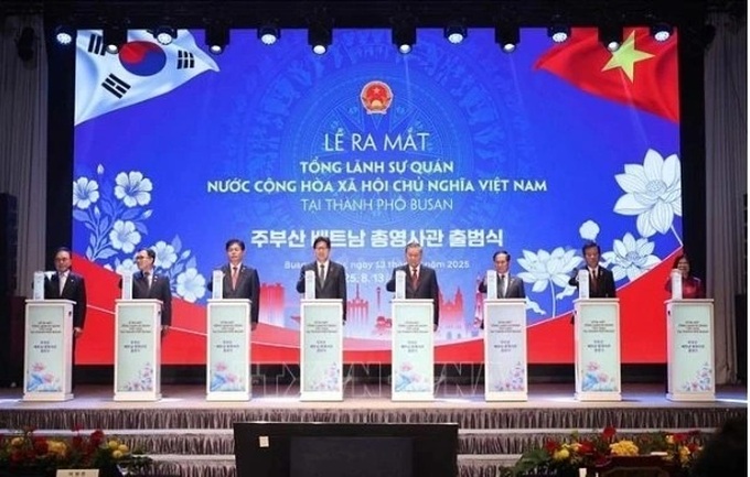 Vietnam’s Consulate General inaugurates in Busan - 1
