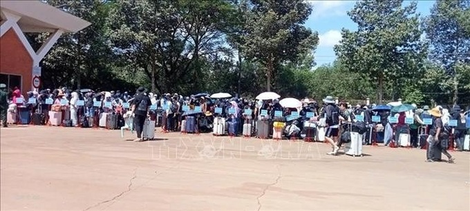 Cambodia hands over 353 citizens to Vietnam - 1 Cambodia hands over 353 citizens to Vietnam - 1