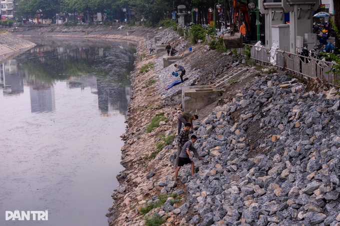 Hanoi prepares to revive heavily polluted To Lich River - 1 Hanoi prepares to revive heavily polluted To Lich River - 1