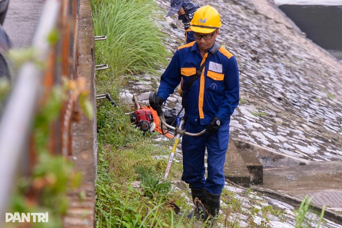 Hanoi prepares to revive heavily polluted To Lich River - 3 Hanoi prepares to revive heavily polluted To Lich River - 3