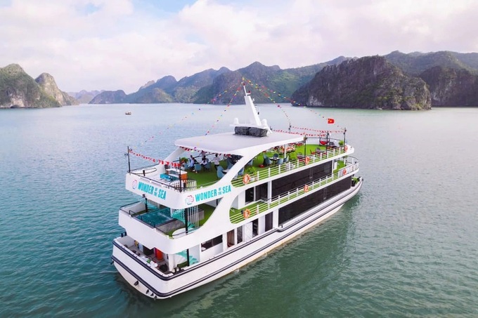 Quang Ninh suspends Halong Bay tours as tropical depression approaches - 1