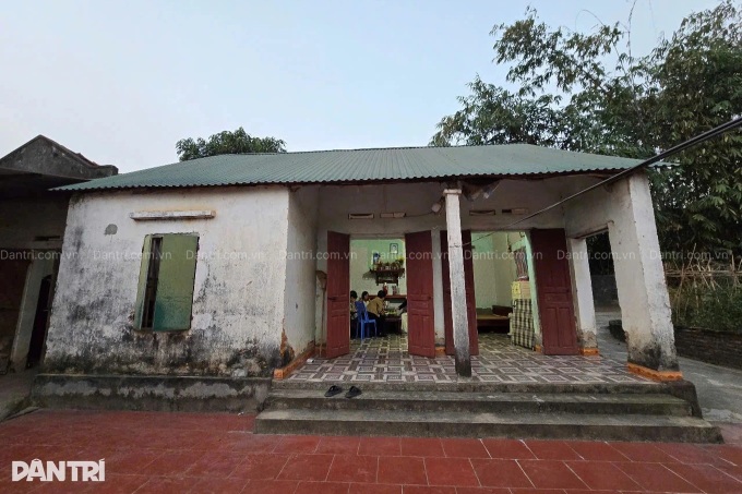 Widowed mother of three receives new home - 3
