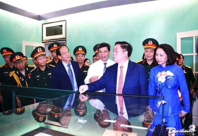 Historical relics spotlighted at special displays in Hanoi - 1