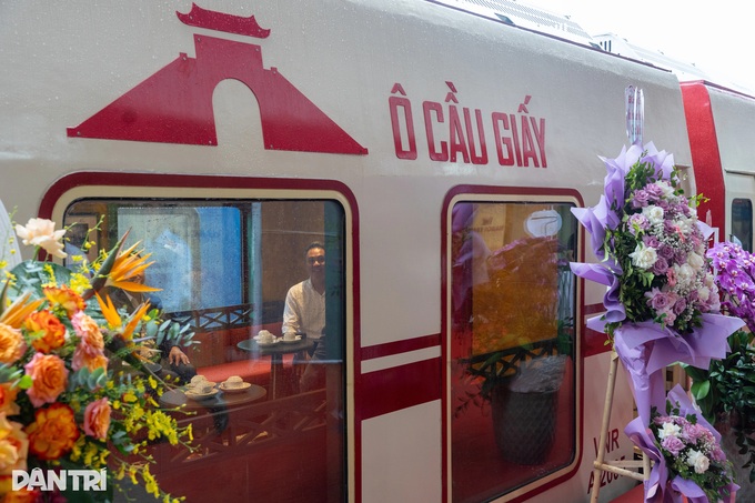 Inside Hanoi’s first double-decker tourist train - 2 Inside Hanoi’s first double-decker tourist train - 2