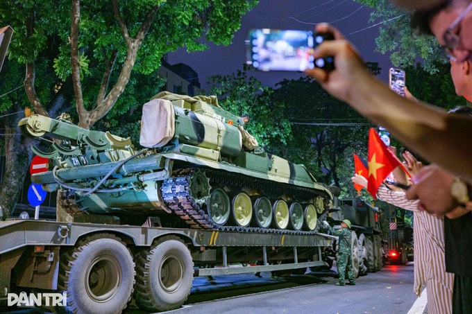 Hanoi moves military hardware to the city centre for national day parade - 10