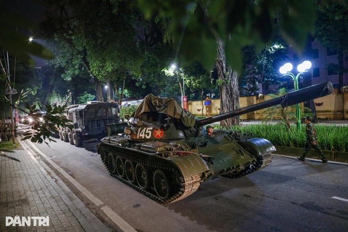 Hanoi moves military hardware to the city centre for national day parade - 4