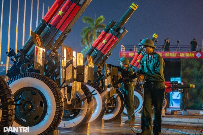 Hanoi moves military hardware to the city centre for national day parade - 2