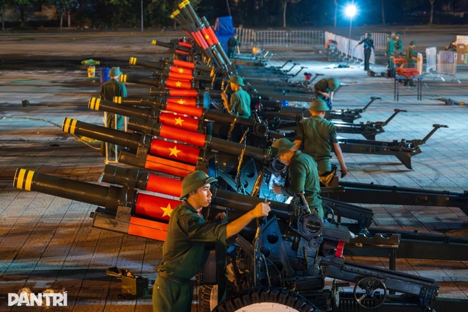 Hanoi moves military hardware to the city centre for national day parade - 3