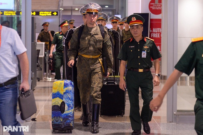 Russian military arrive in Hanoi for National Day parade - 1