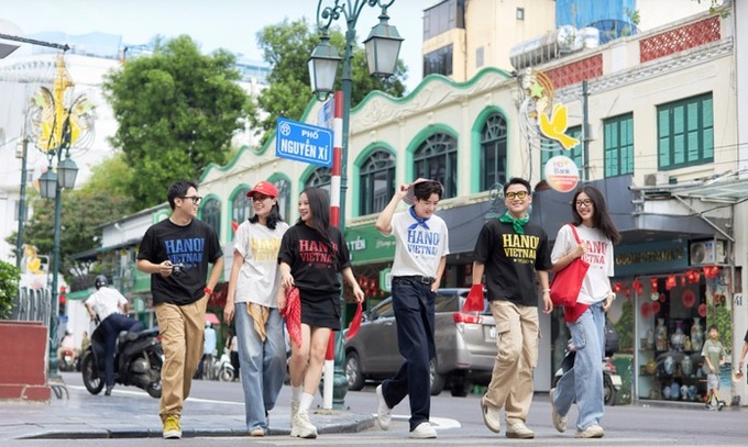 Fashion brands launch patriotic designs for National Day - 2 Fashion brands launch patriotic designs for National Day - 2