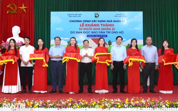 Ten new houses donated to poor families in Lang Son - 1