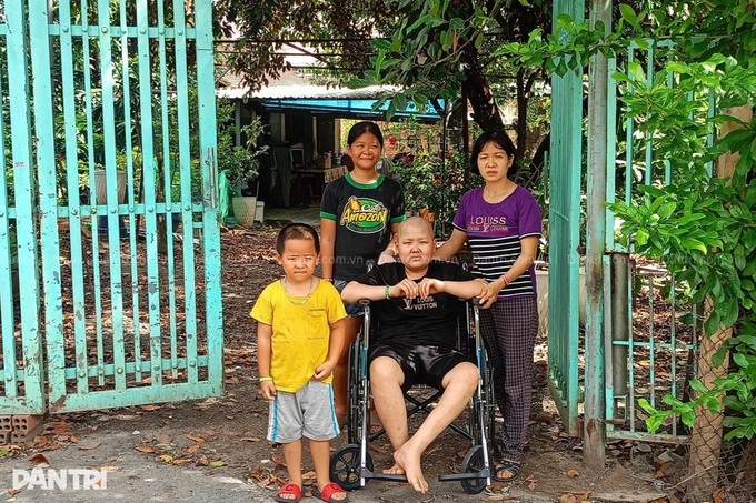 Boy struggling with Ewing sarcoma desperately needs help - 1