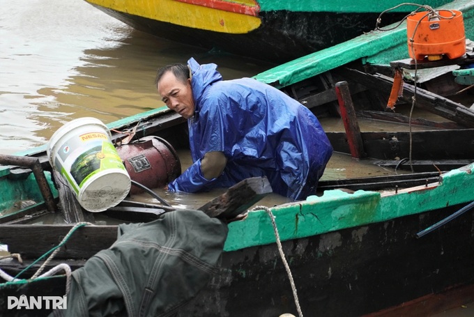 Over 40 fishing boats sunk or damaged as Typhoon Kajiki hits Ha Tinh - 3 Over 40 fishing boats sunk or damaged as Typhoon Kajiki hits Ha Tinh - 3