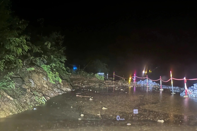 Typhoon Kajiki devastates Nghe An, leaving streets in ruins - 10