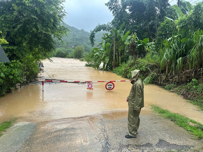 Typhoon Kajiki devastates Nghe An, leaving streets in ruins - 11