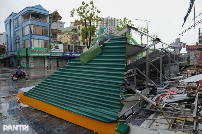 Typhoon Kajiki leaves three dead and 13 injured - 1
