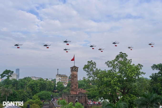 Vietnam Air Force showcases fighter jets over Hanoi in parade rehearsal - 5 Vietnam Air Force showcases fighter jets over Hanoi in parade rehearsal - 5