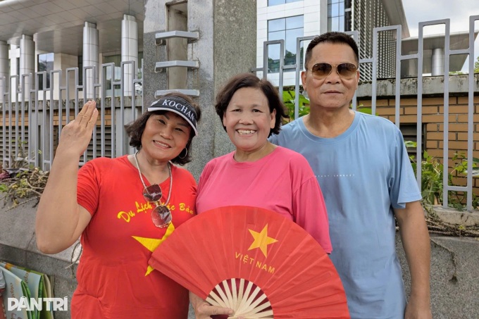 Thousands camp for two days in Hanoi to watch National Day parade - 3 Thousands camp for two days in Hanoi to watch National Day parade - 3