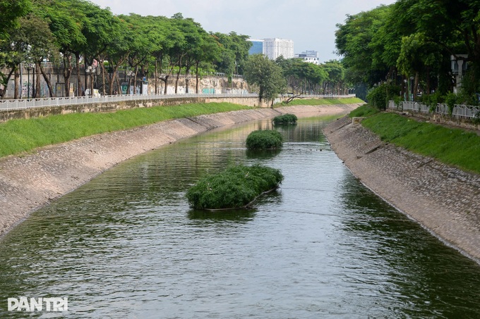 To Lich River shows signs of revival after receiving water from West Lake - 6 To Lich River shows signs of revival after receiving water from West Lake - 6