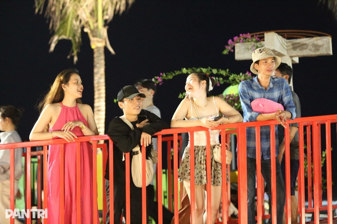 Newly opened tower and park in Vung Tau draw crowds - 11 Newly opened tower and park in Vung Tau draw crowds - 11