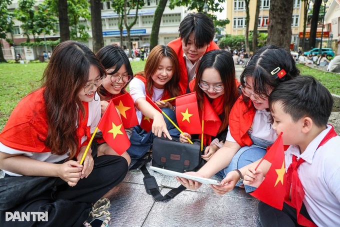 Hanoi welcomes record 2.08 million visitors during National Day holiday - 3