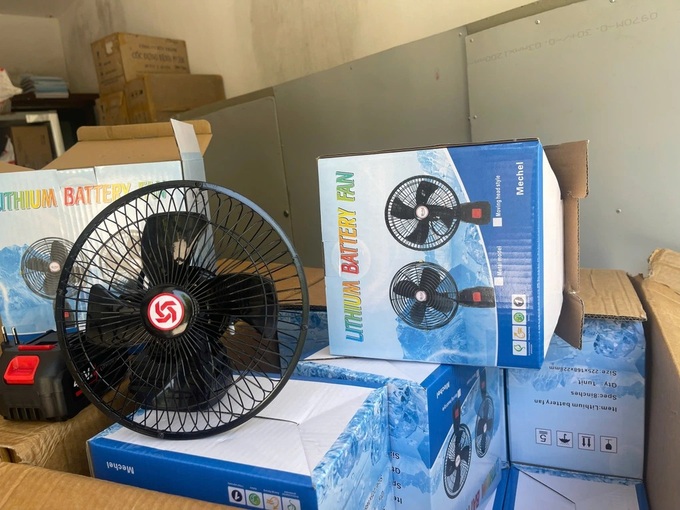 Hanoian caught with massive smuggled electronics haul - 1 Hanoian caught with massive smuggled electronics haul - 1
