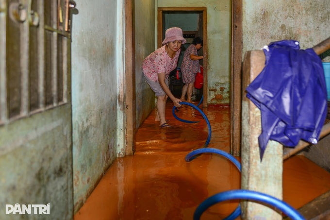 Central Dalat streets severely flooded after heavy rain - 7 Central Dalat streets severely flooded after heavy rain - 7