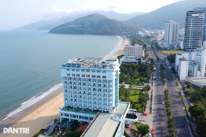 Demolition of Quy Nhon beachfront hotel postponed - 1