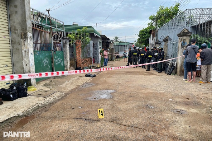 Hundreds of police hunt suspect in Dak Lak family triple murder - 1
