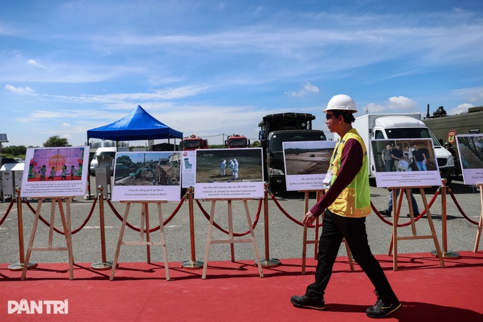 US ambassador attends handover of dioxin-free land at Bien Hoa Airport - 5