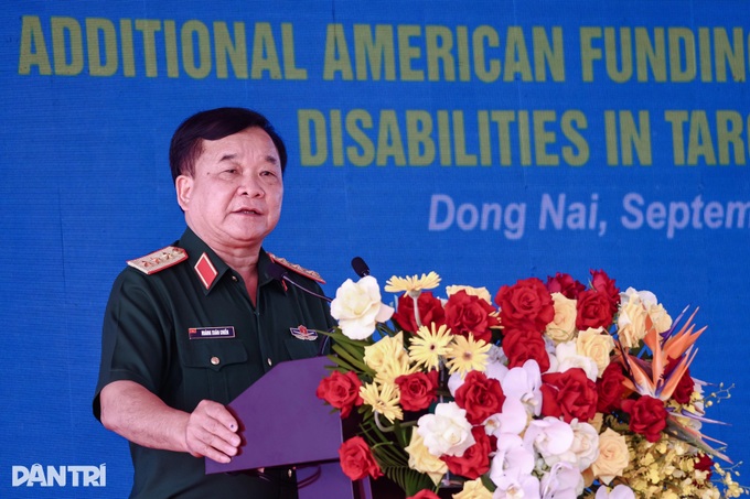 US ambassador attends handover of dioxin-free land at Bien Hoa Airport - 3