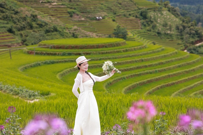 Tourists flock to Mu Cang Chai to see terraced fields - 5