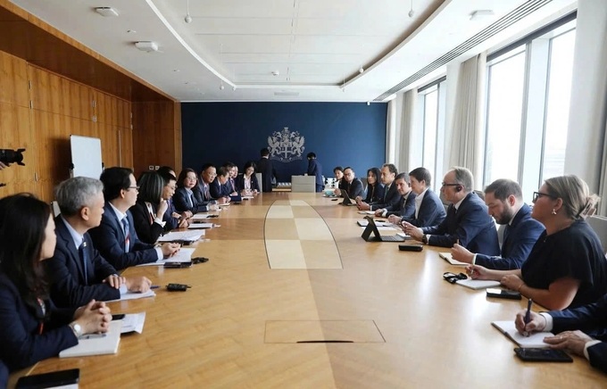 LSE pledges to support Vietnam in stock market upgrade - 1