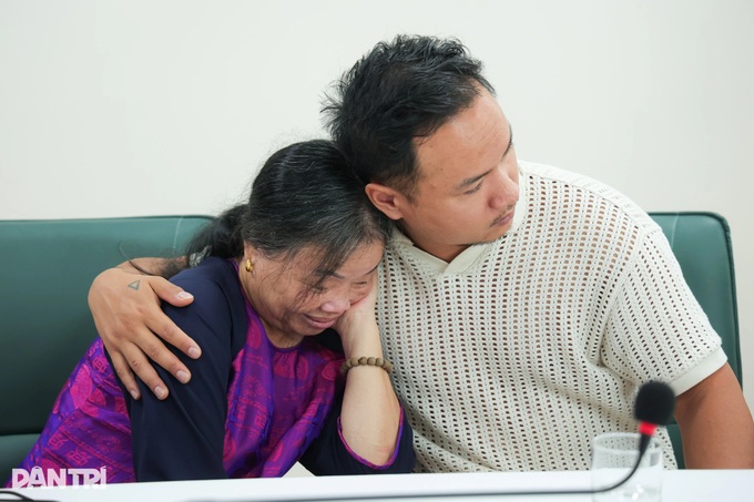 French man reunites with Vietnamese mother after 31 years - 3