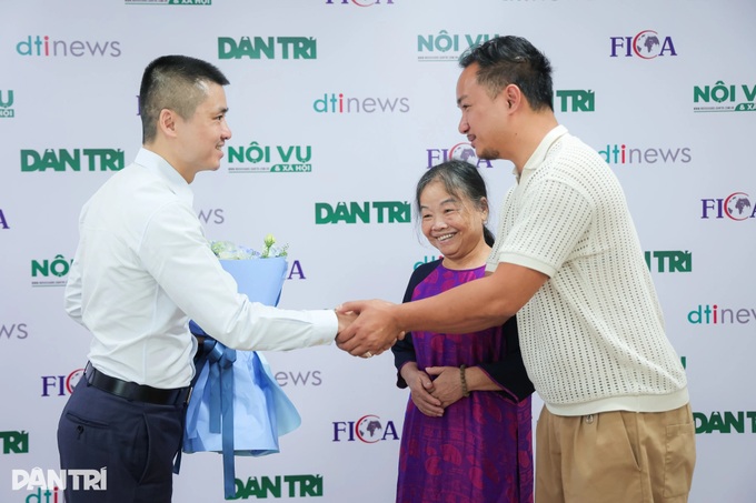 French man reunites with Vietnamese mother after 31 years - 1