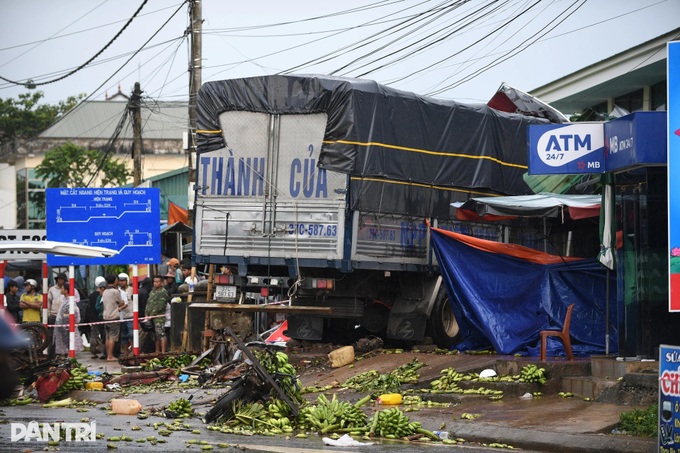 Two Lao nationals among Quang Tri truck crash victims - 1