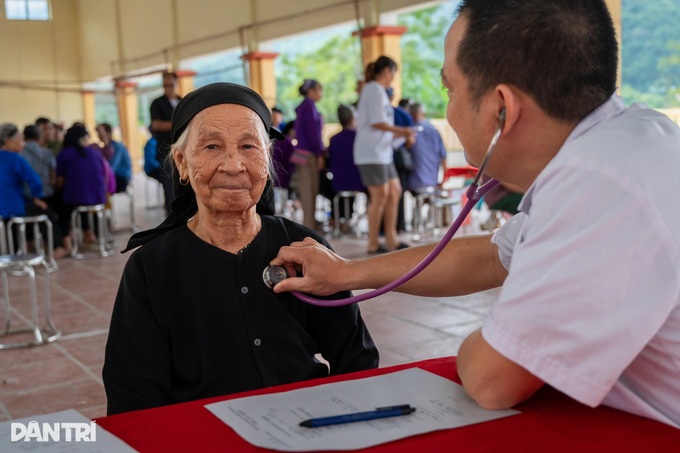 Nearly 200 Thai Nguyen elderly and disadvantaged receive health support - 1 Nearly 200 Thai Nguyen elderly and disadvantaged receive health support - 1