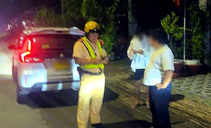 Dong Nai police rescue student from online kidnapping scam - 1