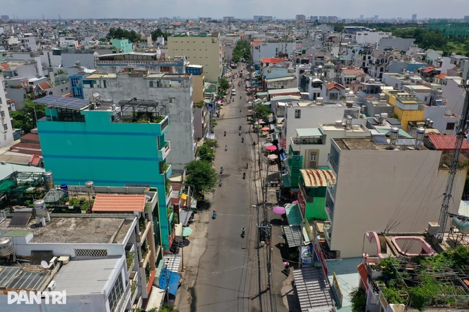 Road expansion near Tan Son Nhat airport stalled for years - 1