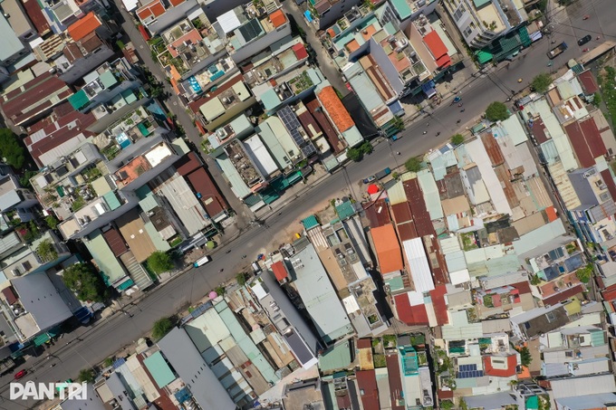 Road expansion near Tan Son Nhat airport stalled for years - 6
