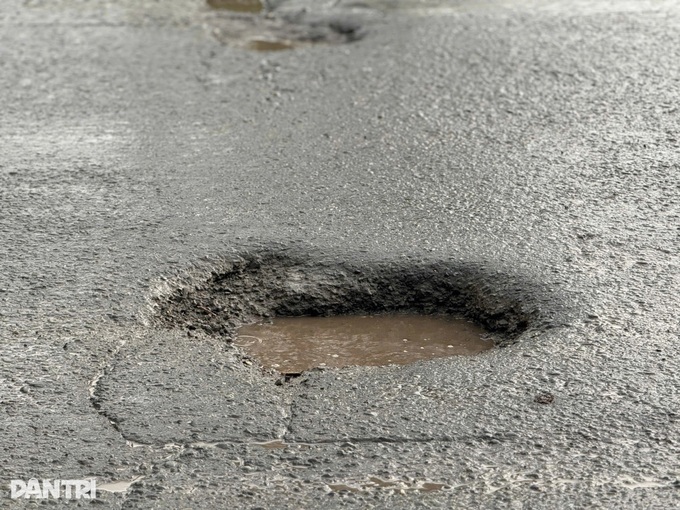 Road linking Long Thanh airport deteriorates - 4