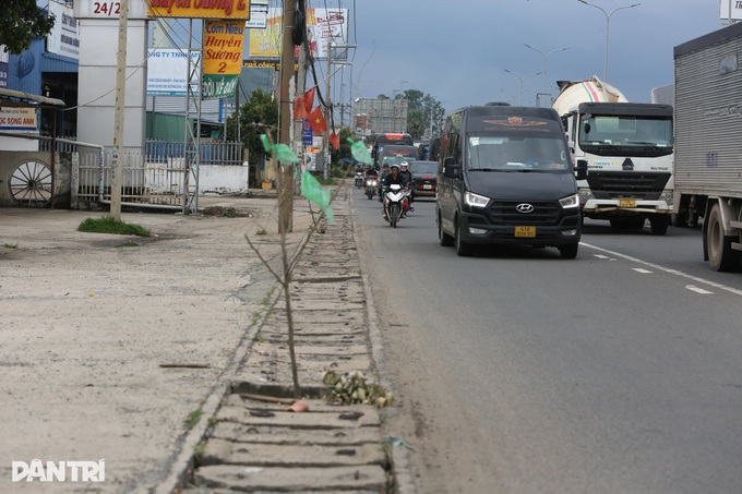 Road linking Long Thanh airport deteriorates - 8