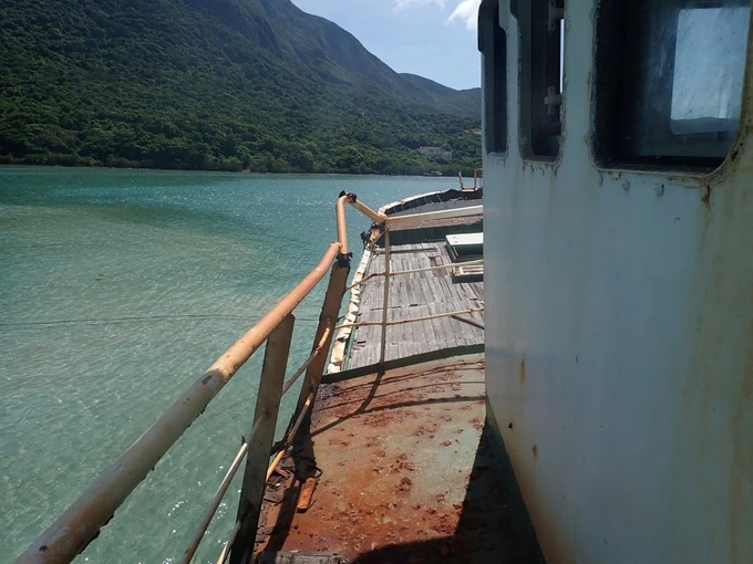 HCM City rejects proposal to sink cargo ship for Con Dao diving site - 2
