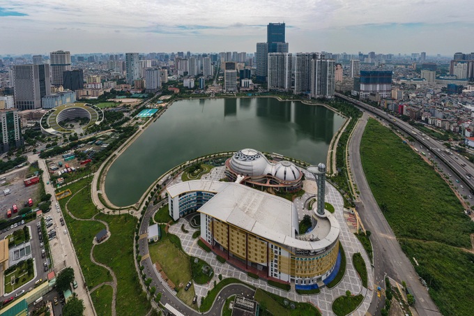 Newly opened public park in Hanoi falls into neglect - 1