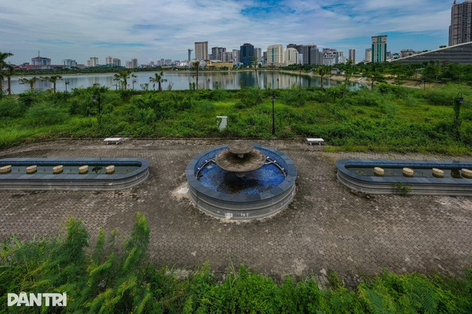 Newly opened public park in Hanoi falls into neglect - 9