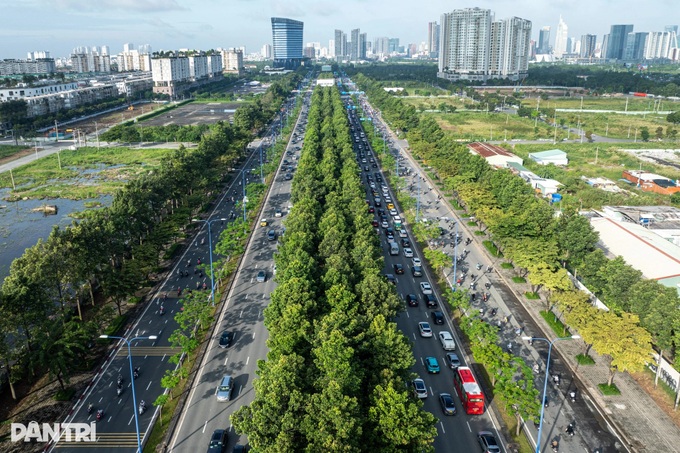 HCM City to launch first dedicated bicycle lane on Mai Chi Tho boulevard - 1