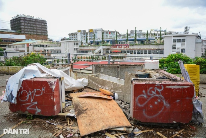Seven kiosks near Dalat Market removed for city upgrade - 1