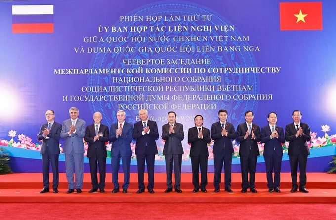 Top Vietnamese legislator holds talks with Russian State Duma Chairman - 2